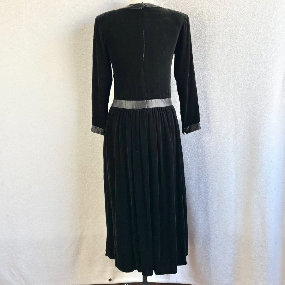 1980s Black Velvet Silk Modest Drop Waist Long Sleeve Party Dress with Pockets - Picture 5 of 10